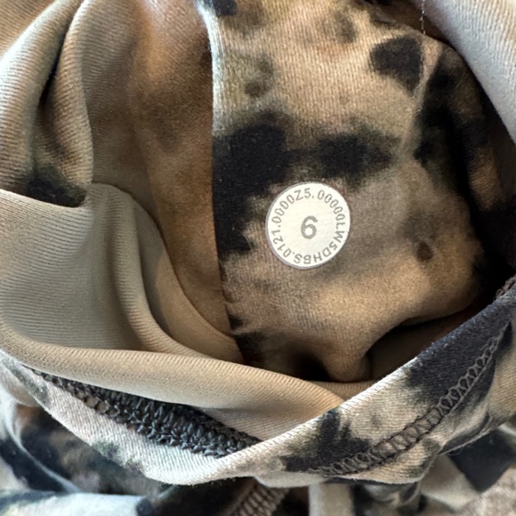 Lululemon Wunder Train 25” High-Rise Tight with Pockets in Black and Tan Tie Dye - Picture 4 of 4